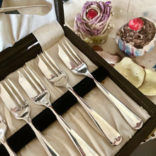 Load image into Gallery viewer, Cake Cutlery Set in box
